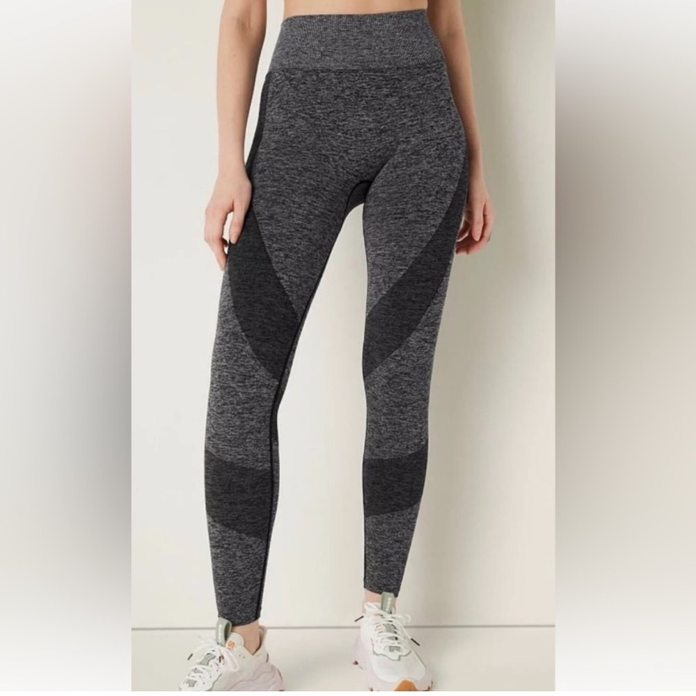 Victoria Secret’s PINK leggings